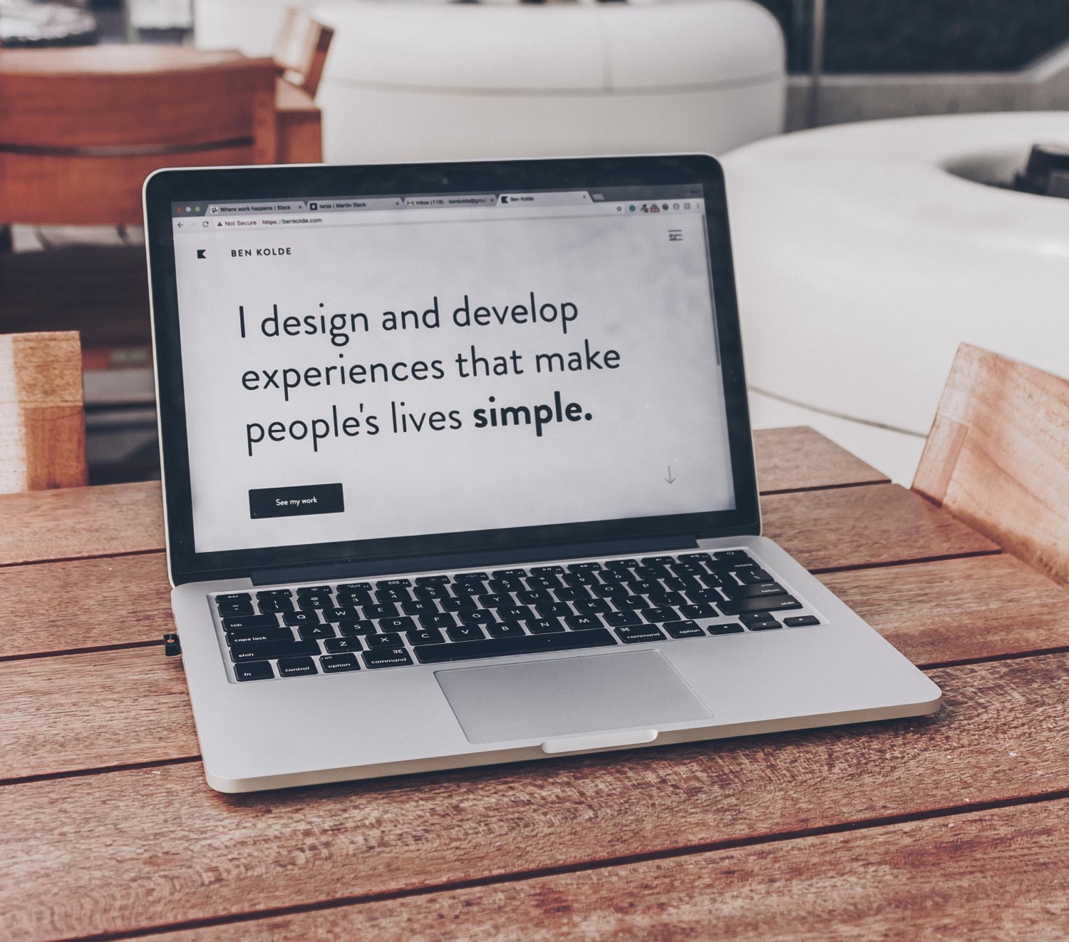 I design and develop experiences that make people's lives simple.
